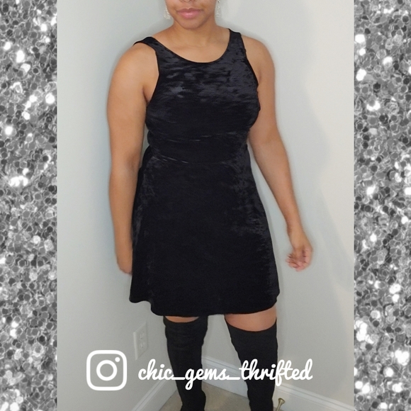 Velvet Dress - Picture 2 of 3